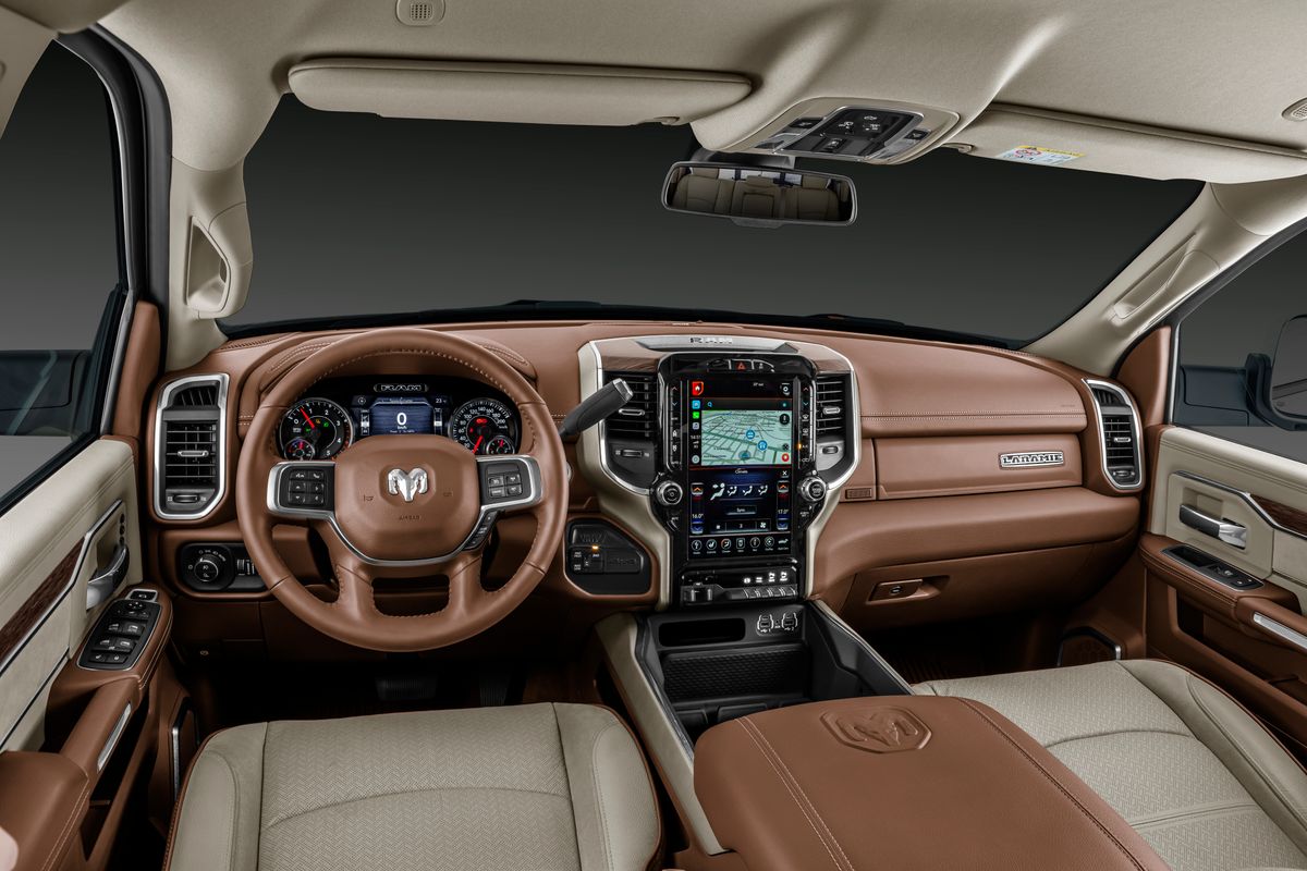 Ram 2500 Laramie interno