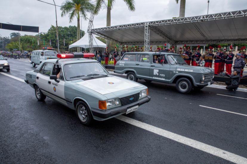 Polícia Militar de SP exibe carros históricos