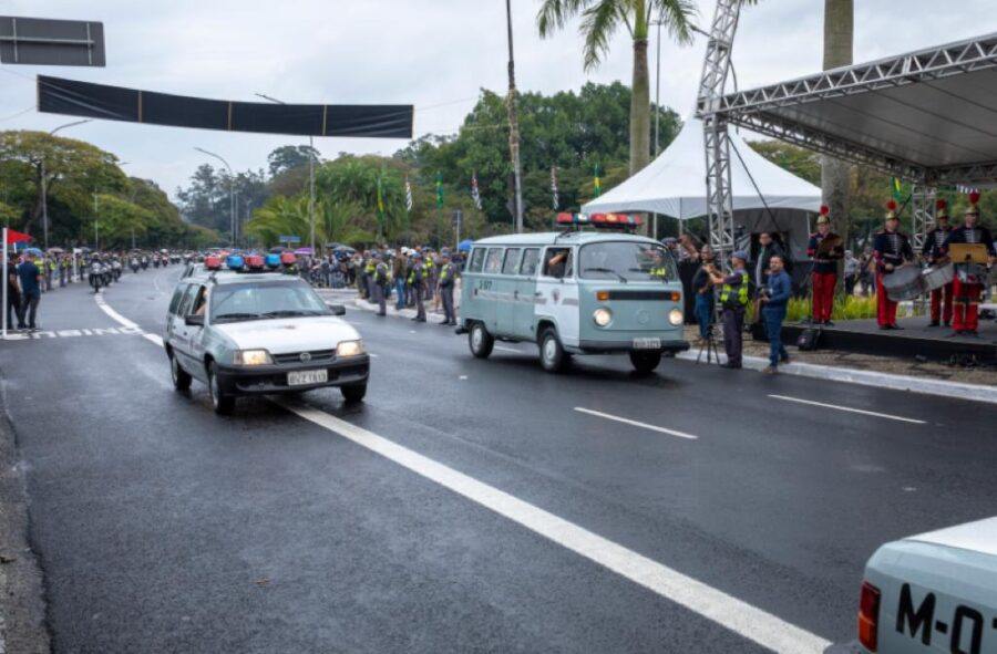 Polícia Militar de SP exibe carros históricos