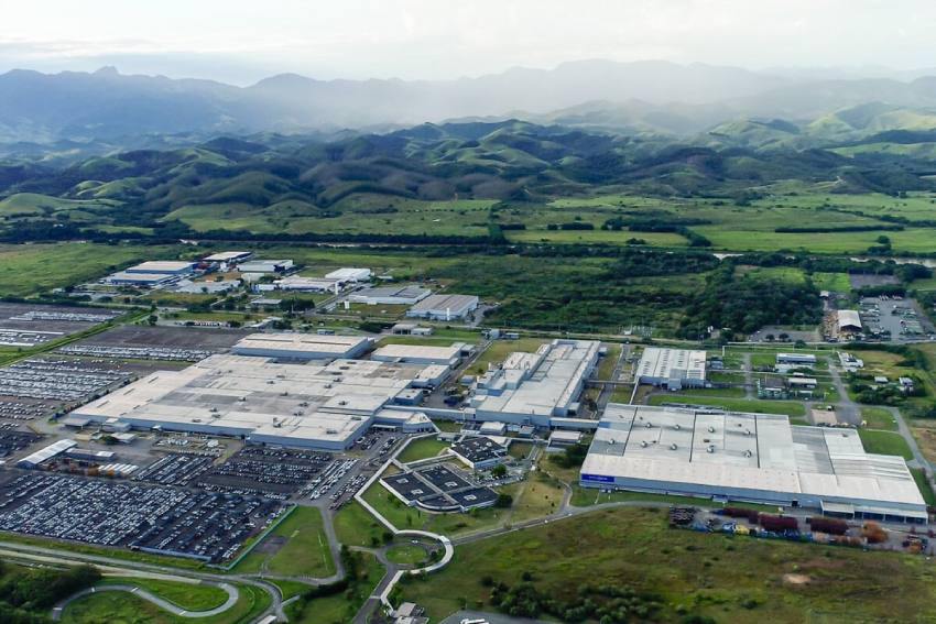 Stellantis anuncia R$ 2,5 bilhões em fábrica para híbridos e novo carro
